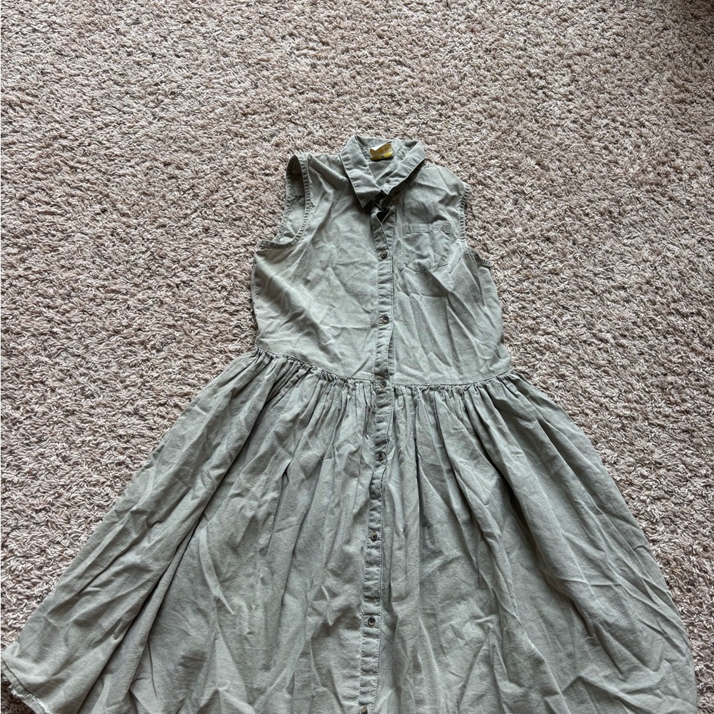 Sleeveless Green Button-Up Dress